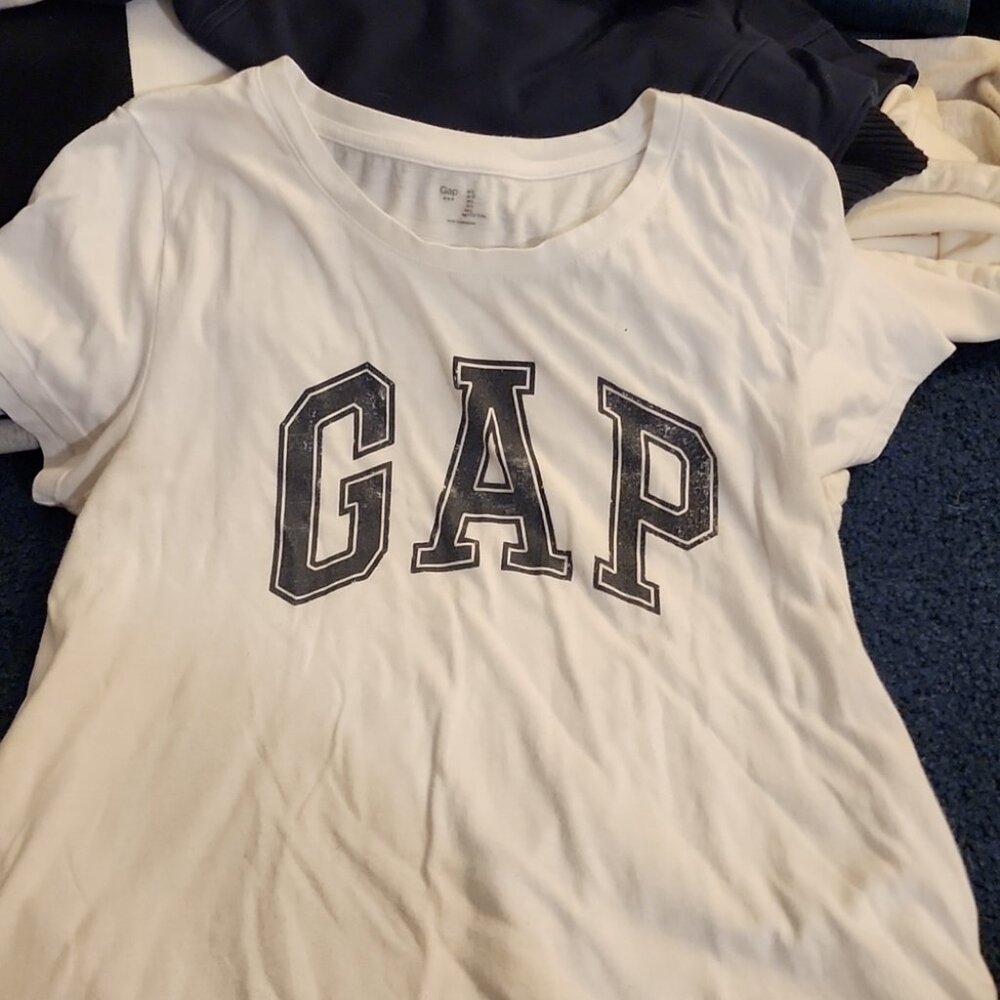 Gap T shirt